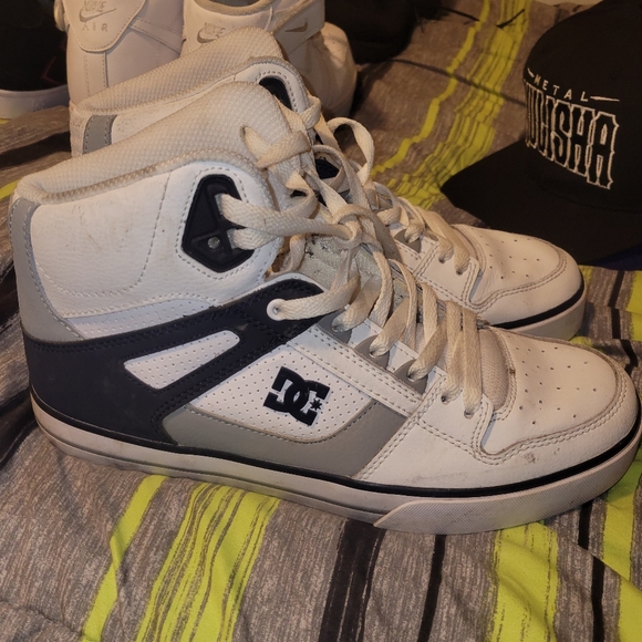 DC SHOES white and black size 9.5 worn once to a wedding, - Picture 1 of 2